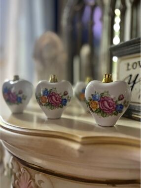 7 Vintage Floral Porcelain Ceramic Heart Shaped Bed Post Finials Knobs